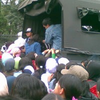 Datang Diantar Pulang Tak Dijemput, Ratusan Pendemo Terlantar